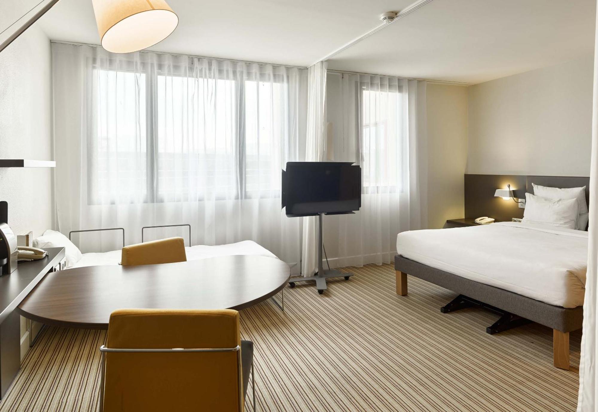 B&B Hotel Velizy Est Экстерьер фото