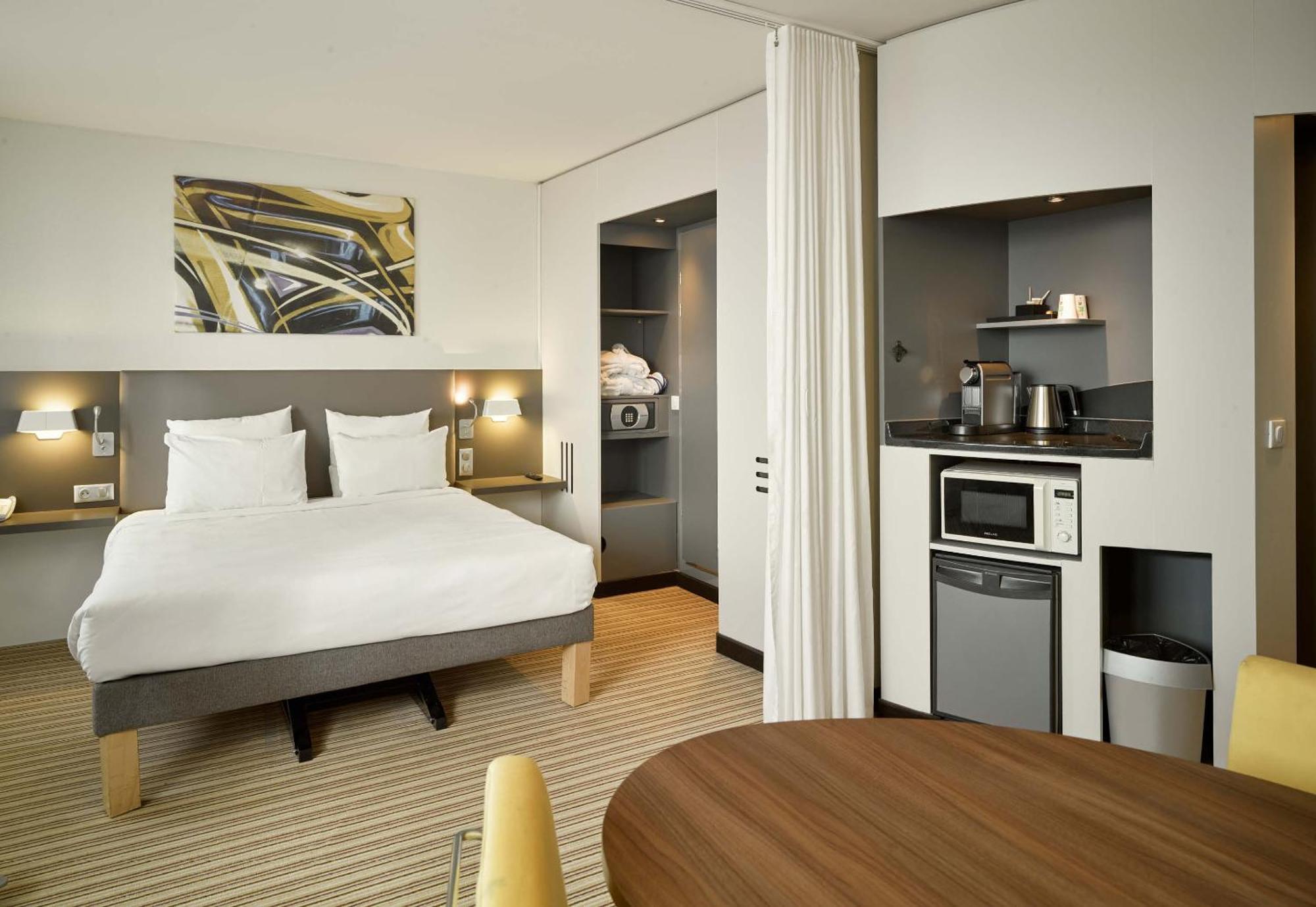 B&B Hotel Velizy Est Экстерьер фото