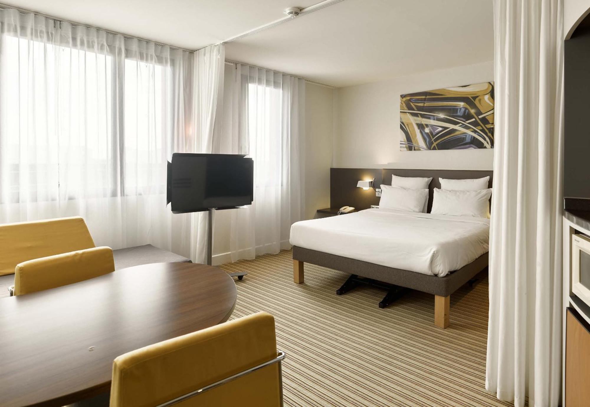 B&B Hotel Velizy Est Экстерьер фото