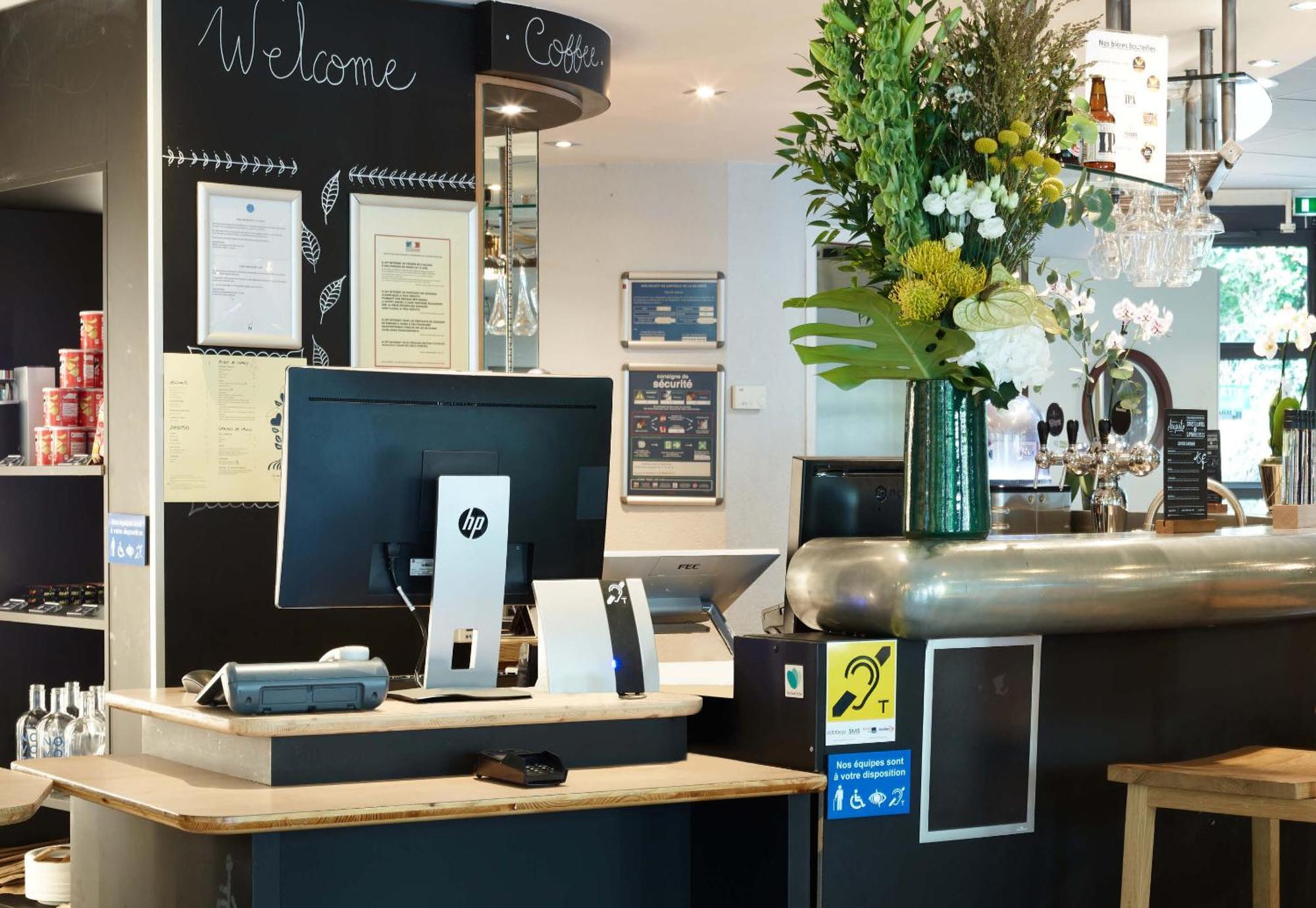 B&B Hotel Velizy Est Экстерьер фото